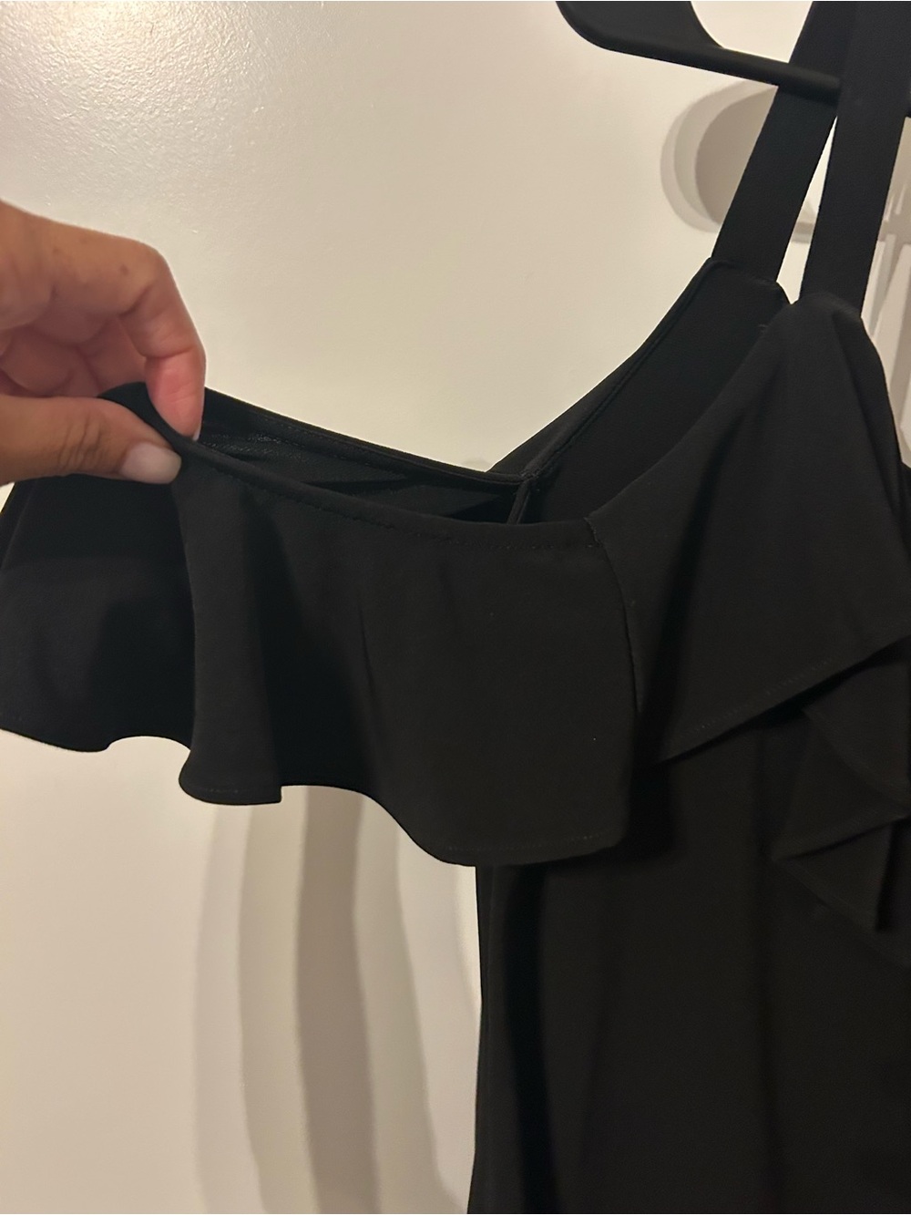 Express Black Cold-Shoulder Ruffle Camisole - Picture 4 of 5